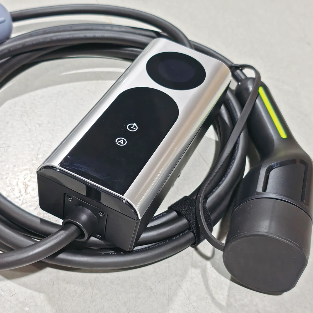 Portable EV Charger 3.0: Original display and control-unit detail